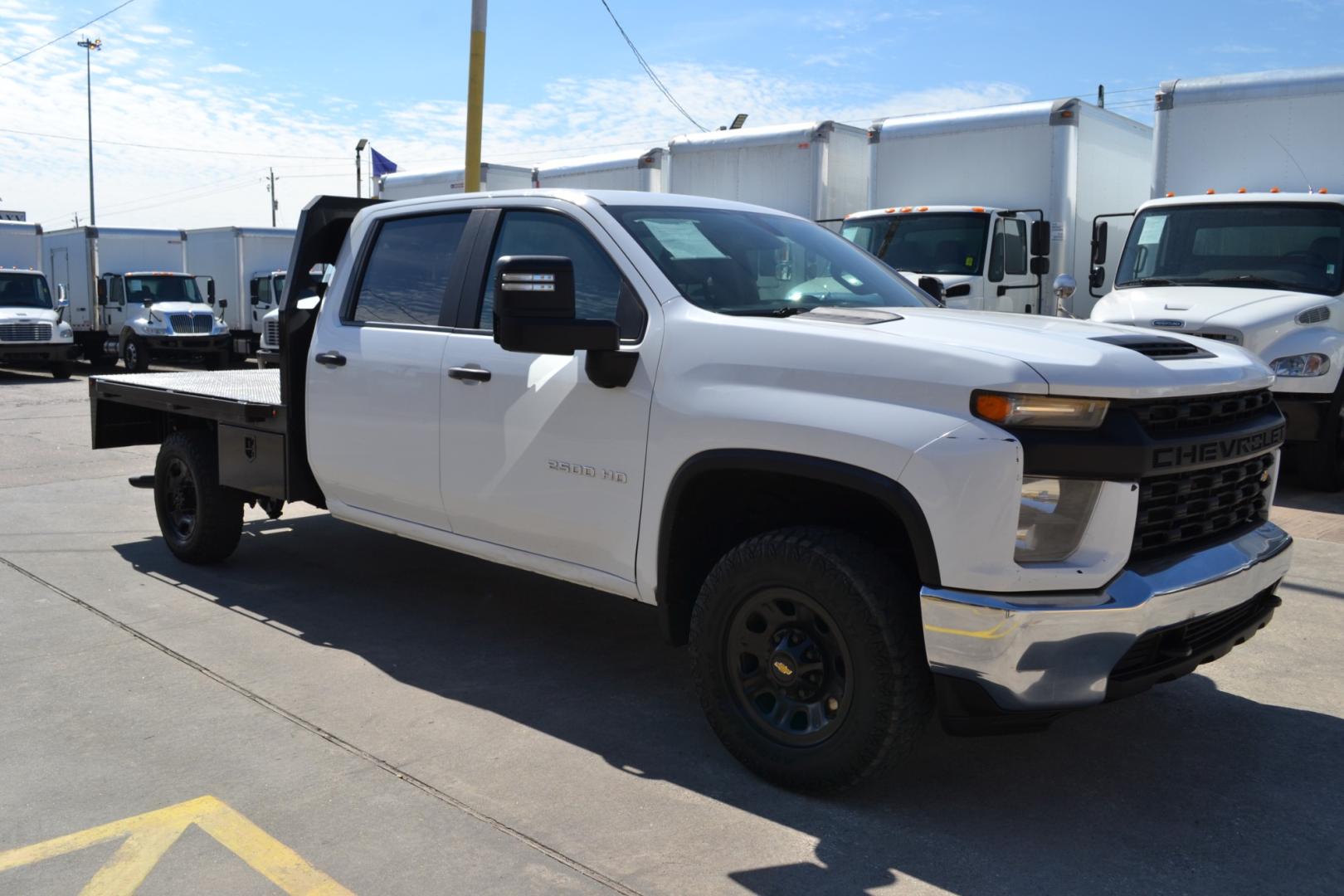 2020 WHITE /BLACK CHEVROLET 2500HD with an V8 6.6L GASOLINE engine, 6SPD AUTOMATIC transmission, located at 9172 North Fwy, Houston, TX, 77037, (713) 910-6868, 29.887470, -95.411903 - Photo#2